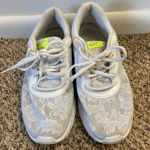 Nike Women’s Roshe Sneakers